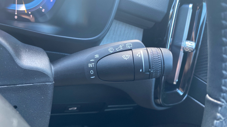 Volvo XC40 2.0 B4P Ultra Dark 5dr Auto Petrol Estate